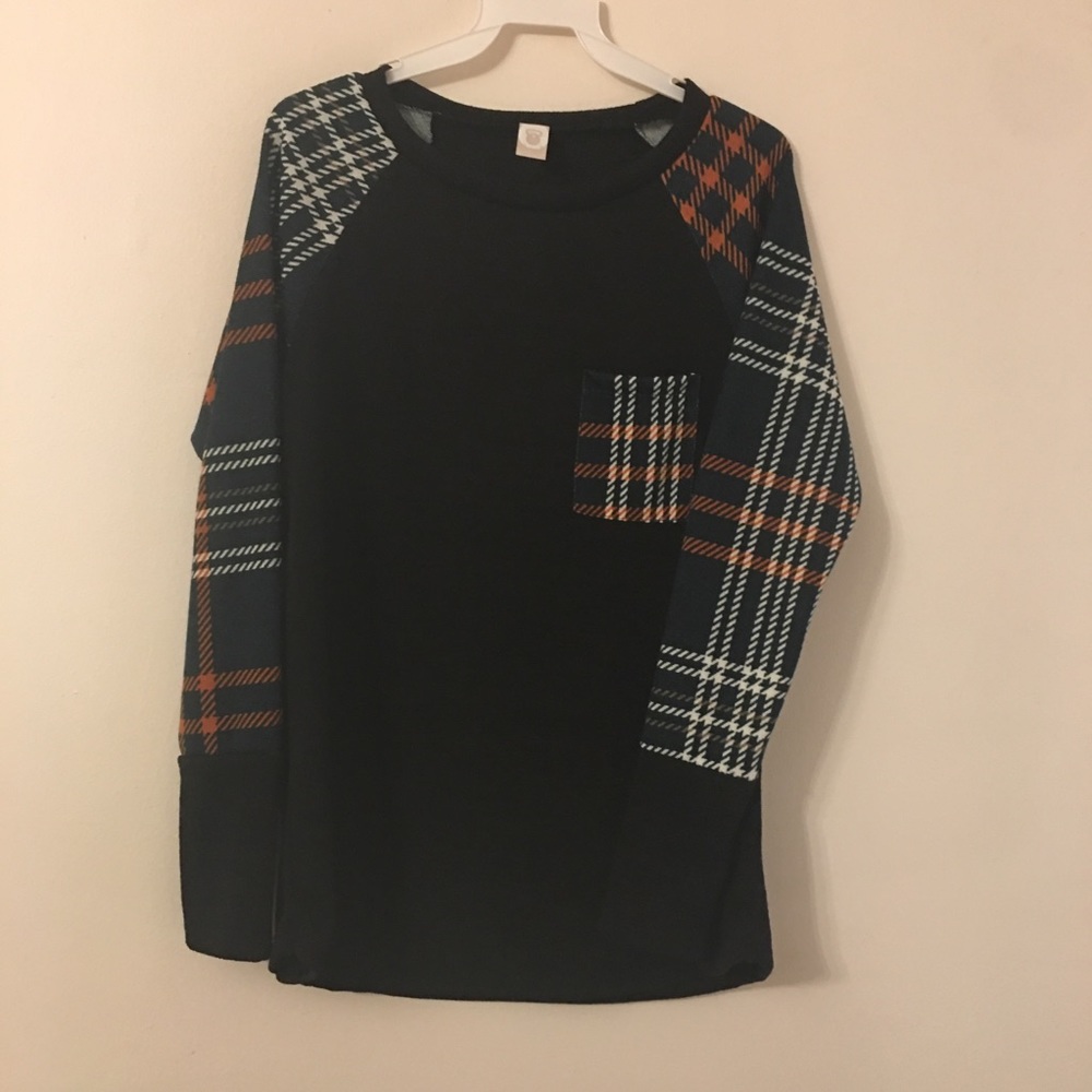 Black Top With Teen Plaid Contrast - Picture 4 of 6